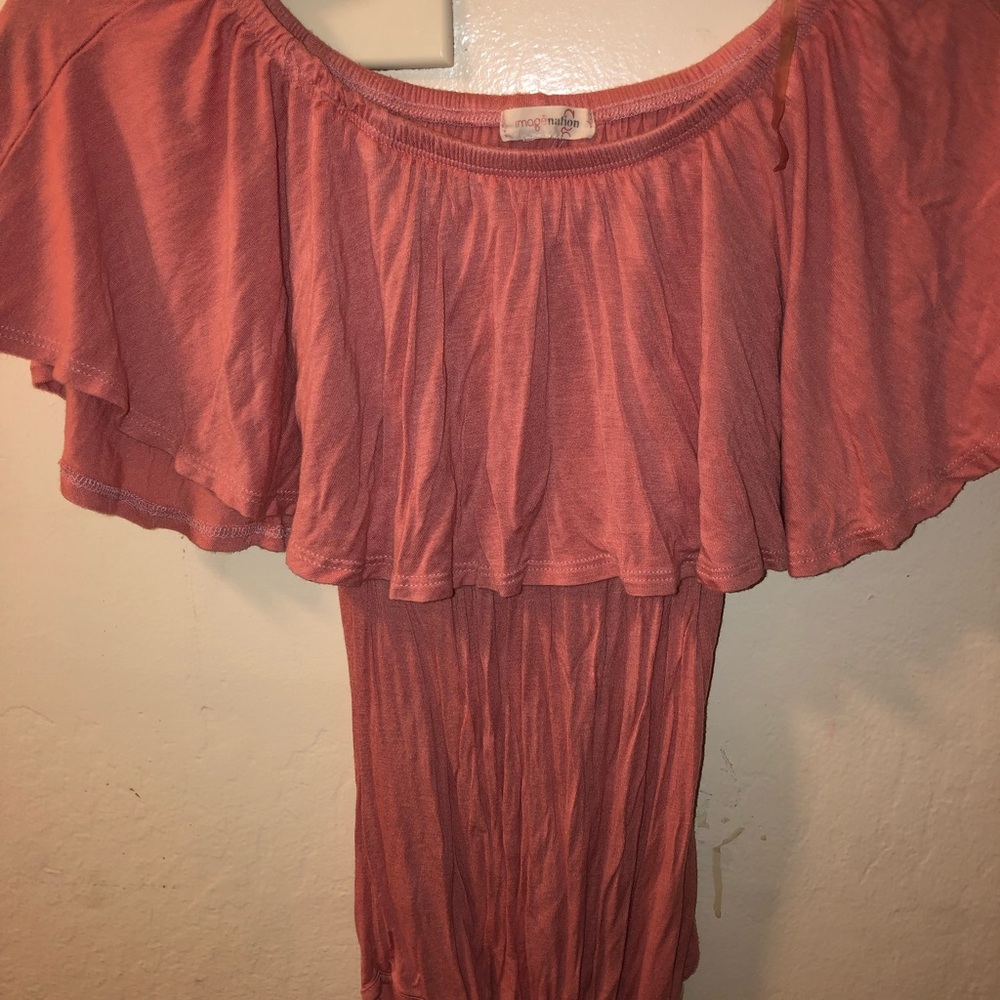 Spring over the shoulder top